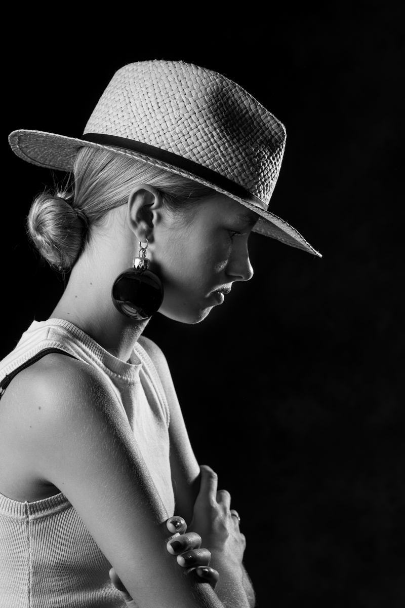 47-2303-Hailey met hoedje.jpg